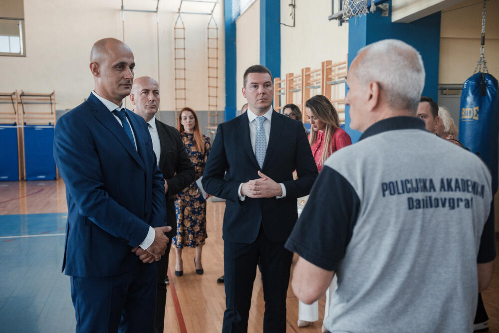 <p>Ministar prosvjete kazao da su akademci odabrali jedan od najčasnijih poziva i da moraju biti svjesni uloge koju imaju u društvu</p>