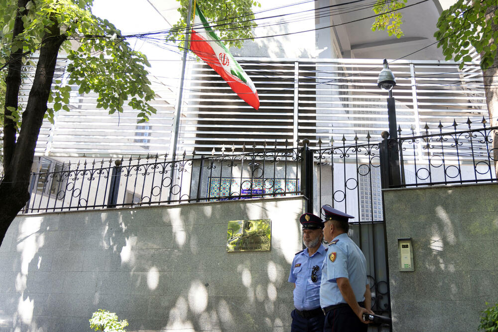 policajci ispred iranske ambasade u Tirani, Foto: Rojters
