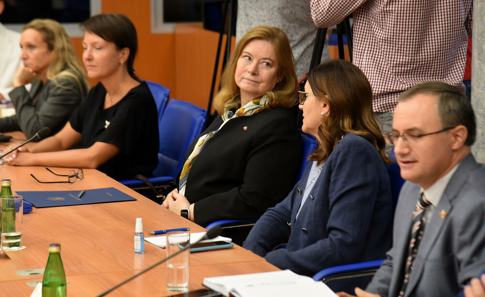 <p>"Bez političke stabilnosti ne možemo da radimo sve stvari koje su potrebne da bi ova država suštinski išla naprijed", kazao je poslanik Socijaldemokrata<br /> </p>