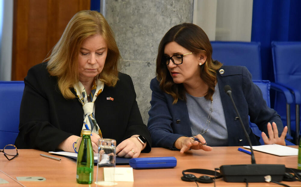 <p>"Bez političke stabilnosti ne možemo da radimo sve stvari koje su potrebne da bi ova država suštinski išla naprijed", kazao je poslanik Socijaldemokrata<br /> </p>