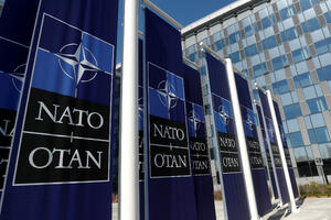 Gotovo polovina građana bi glasala za ostanak Crne Gore u NATO-u