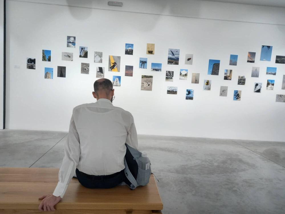 <p>Milena Vukoslavović i Srđa Dragović se na različite, originalne i jedinstvene načine bave percepcijom i refleksijom neposrednog i neupadljivog prostora, a izložba njihovih radova otvorena je u podgoričkoj Modernoj galeriji</p>