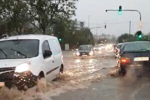 Podgoričke ulice potopljene