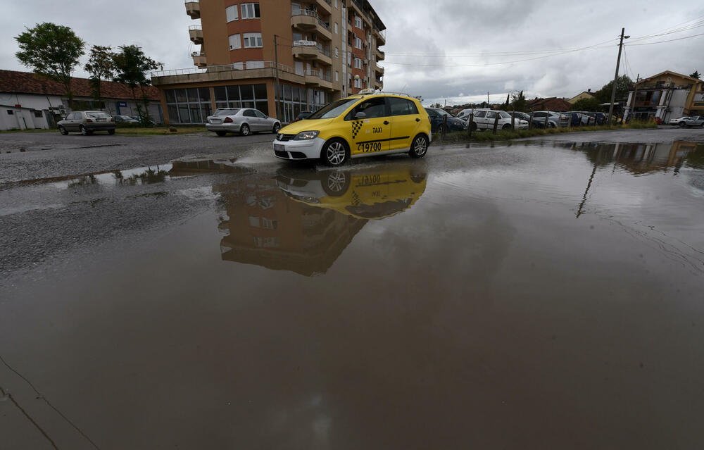 <p>U Baru su pala 62 litra po metru kvadratnom, Cetinju 69, Herceg Novom 64, a Podgorici 47</p>