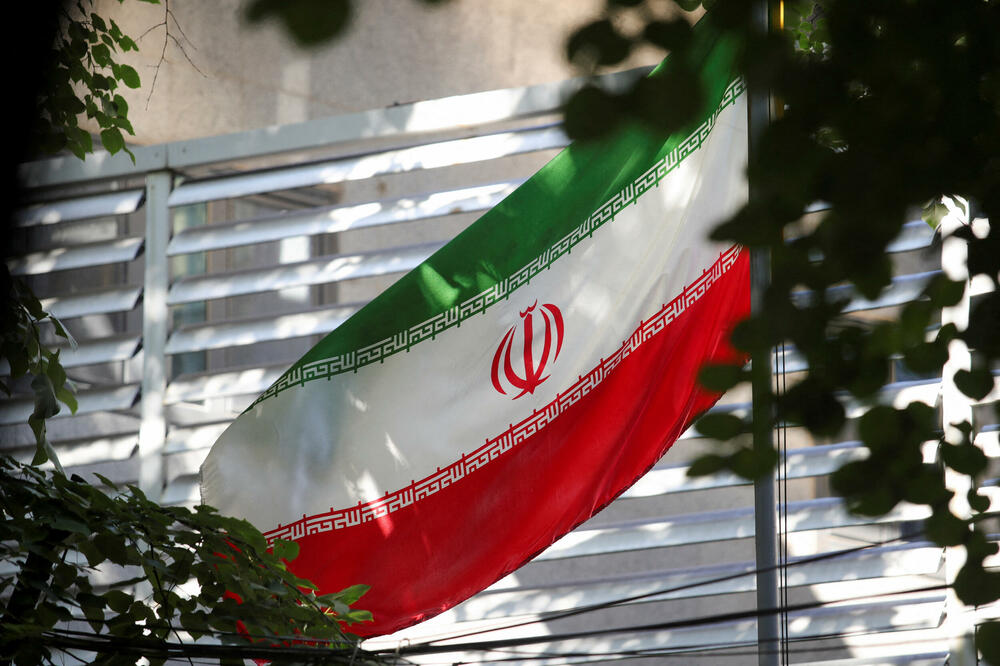 Zastava Irana na ambasadi te države u Albaniji, Foto: Reuters