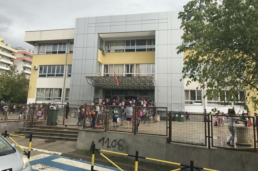 Nastava u tri smjene: Druga osnovna škola, Foto: Vuk Lajović