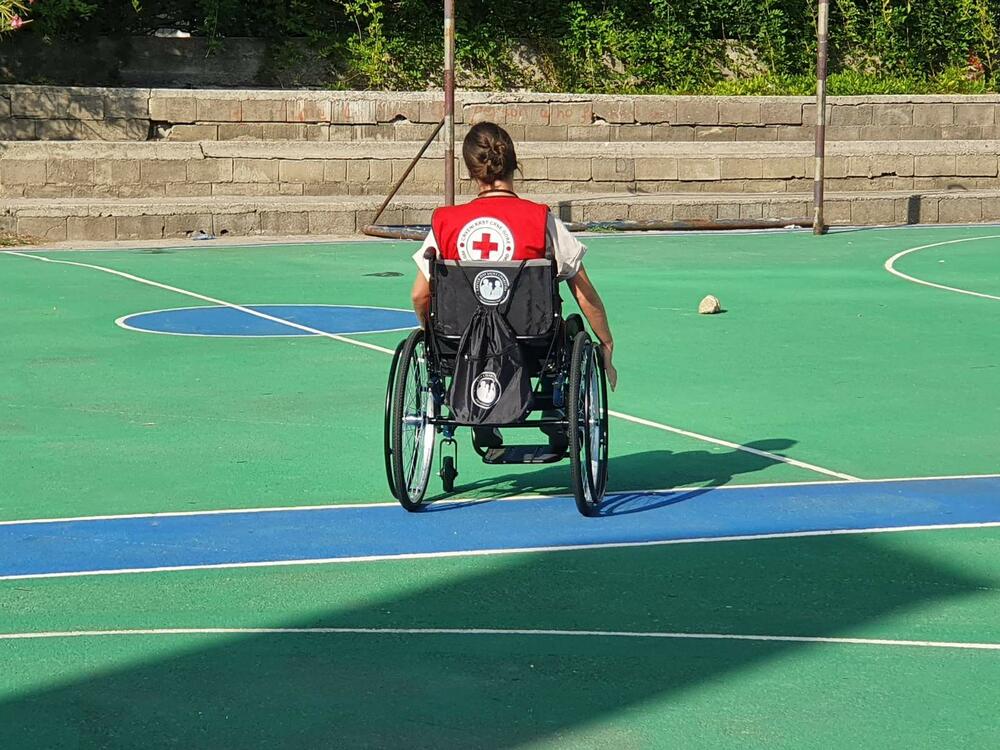 <p>"Invalidska kolica i pomagala su dostupna svim pojedincima u Crnoj Gori i to putem opštinskih organizacija Crvenog krsta"</p>