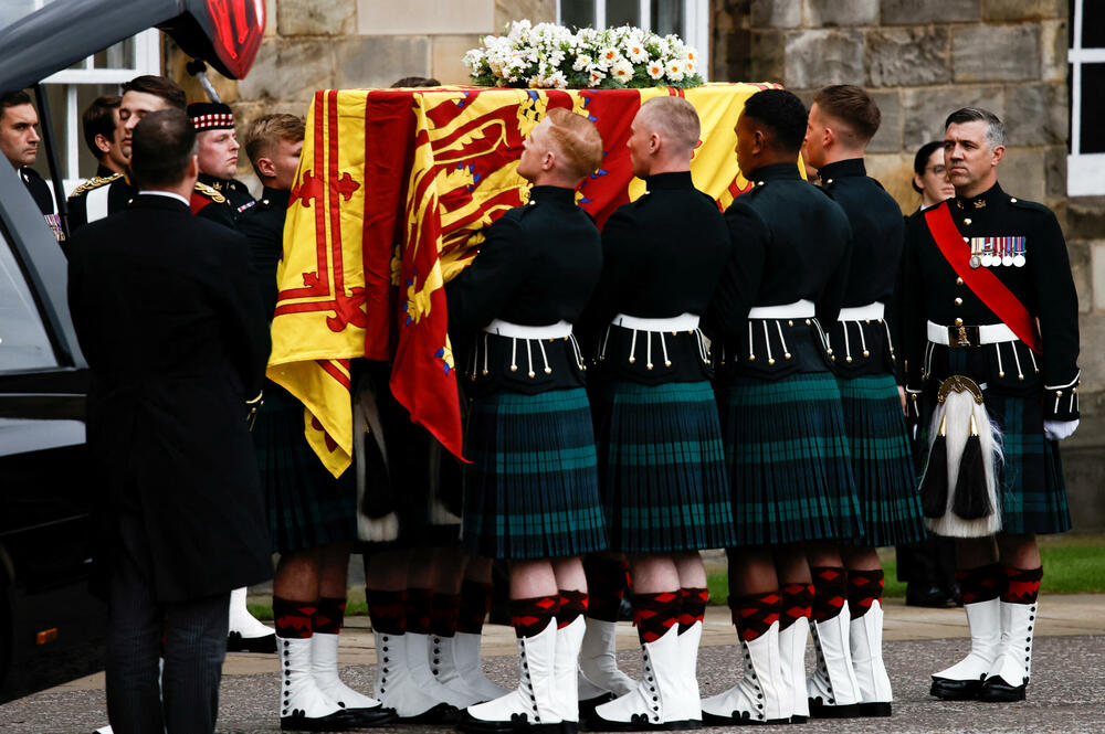 <p>Povorka je prešla gotovo 300 kilometara od zamka Balmoral u Škotskoj do Edinburga</p>