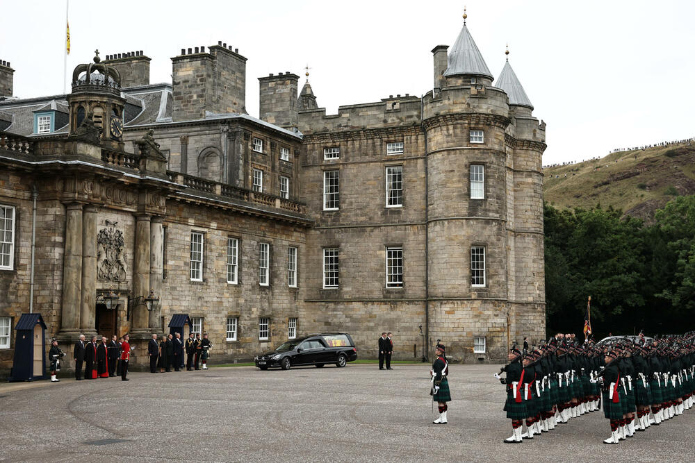 <p>Povorka je prešla gotovo 300 kilometara od zamka Balmoral u Škotskoj do Edinburga</p>