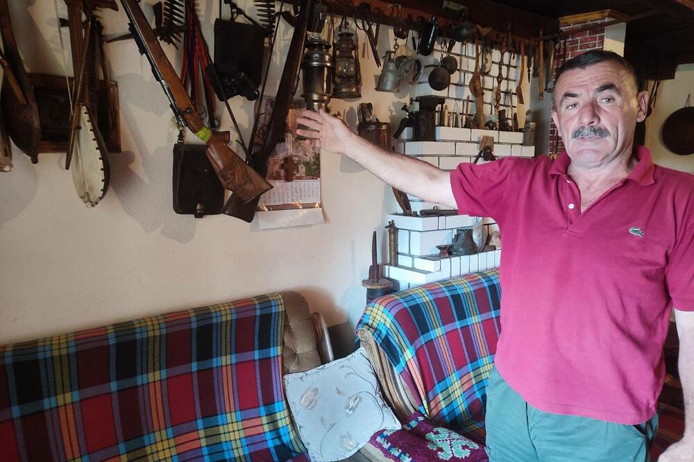 Ponosan na eksponate: Momčilo Eraković, Foto: Svetlana Mandić