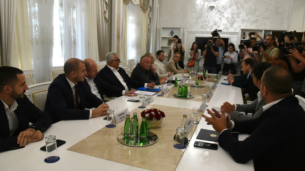 <p>Ovo je bio četvrti sastanak tih partija, a inicirao ga je, kao i prethodne, predsjednik Nove srpske demokratije i jedan od lidera DF-a Andrija Mandić</p>