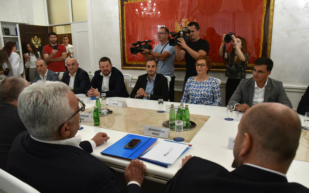 <p>Ovo je bio četvrti sastanak tih partija, a inicirao ga je, kao i prethodne, predsjednik Nove srpske demokratije i jedan od lidera DF-a Andrija Mandić</p>