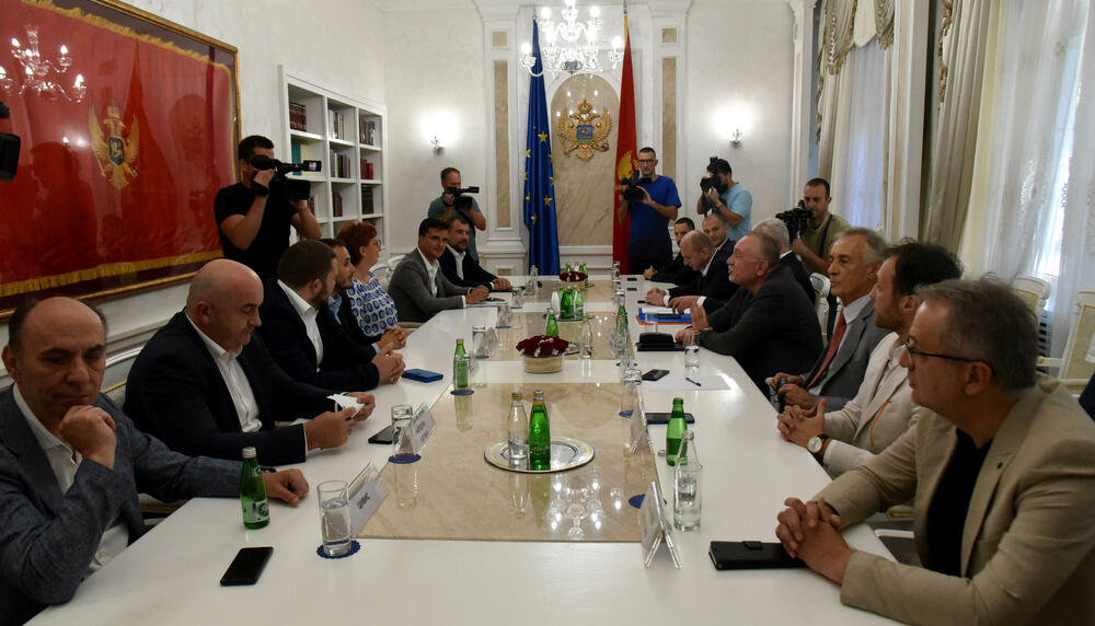 <p>Ovo je bio četvrti sastanak tih partija, a inicirao ga je, kao i prethodne, predsjednik Nove srpske demokratije i jedan od lidera DF-a Andrija Mandić</p>