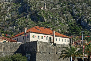 Opština Kotor: Palatu Beskuća ponudite državi ili gradu