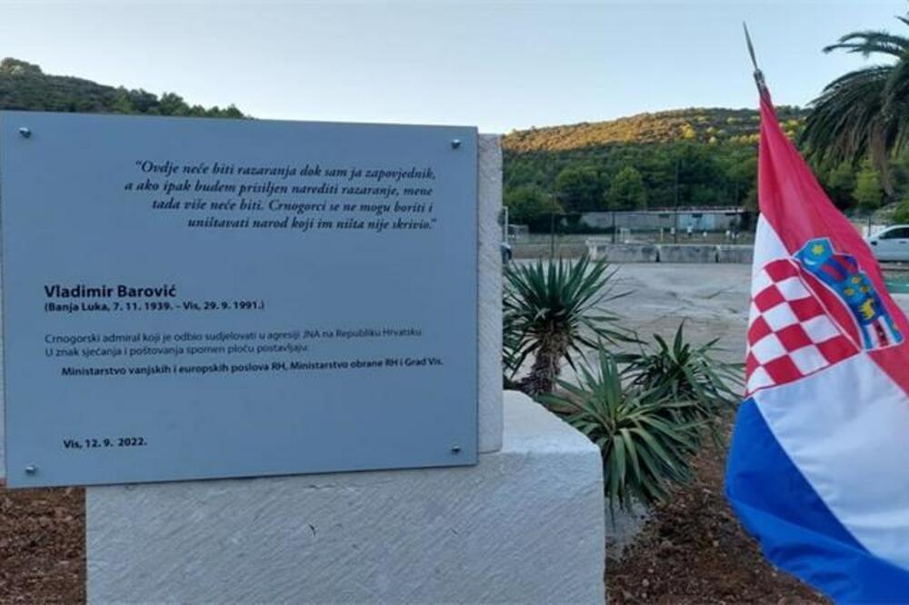 Spomenik Vladimiru Baroviću na Visu, Foto: mvep.gov.hr