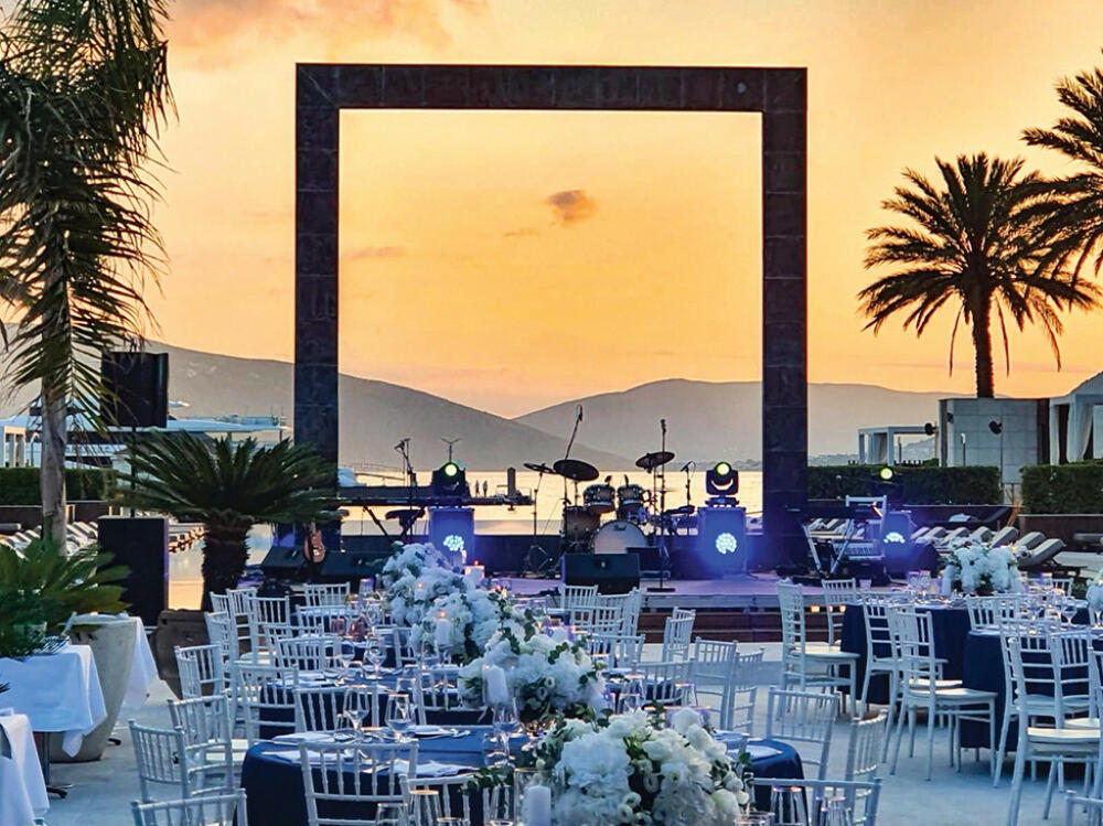 <p><em>Montenegro Sotheby’s Realty proslavio je dvije godine poslovanja i pokazao kako je život na crnogorskoj obali dobio novu dimenziju.</em></p>