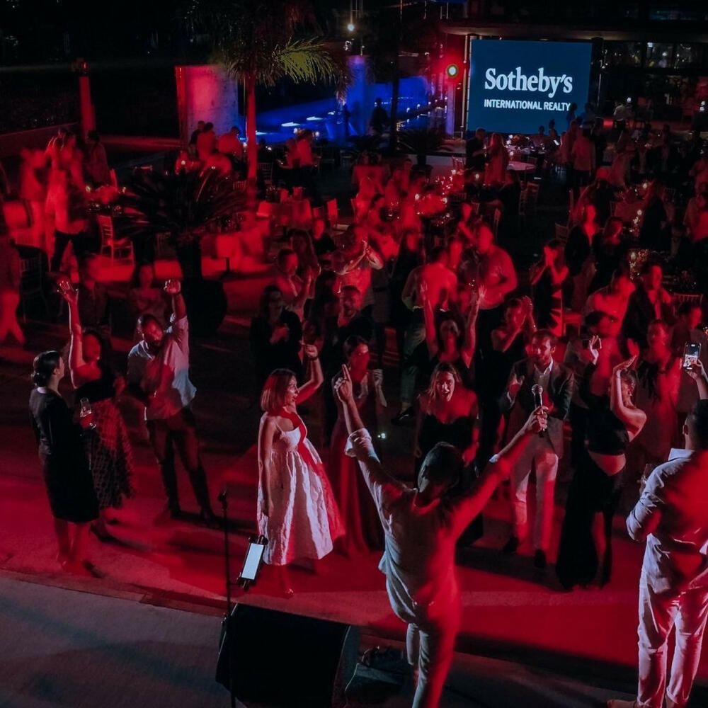 <p><em>Montenegro Sotheby’s Realty proslavio je dvije godine poslovanja i pokazao kako je život na crnogorskoj obali dobio novu dimenziju.</em></p>