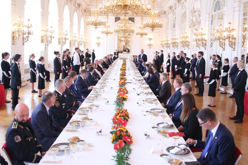 <p>Prisustvovale su brojne ličnosti iz političkog, privrednog i javnog života Češke</p>