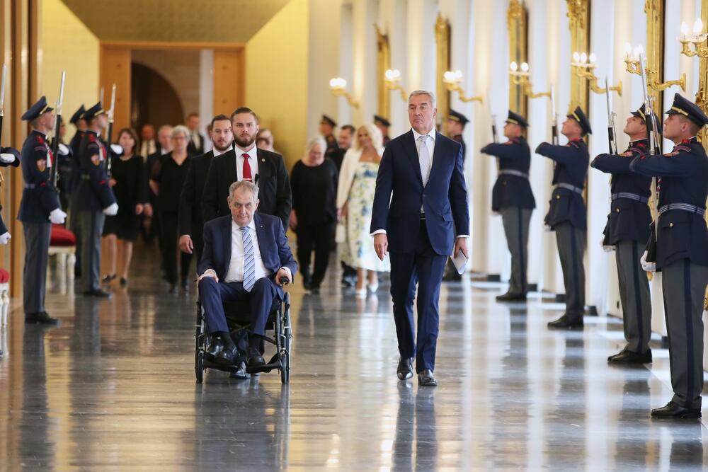 <p>Prisustvovale su brojne ličnosti iz političkog, privrednog i javnog života Češke</p>