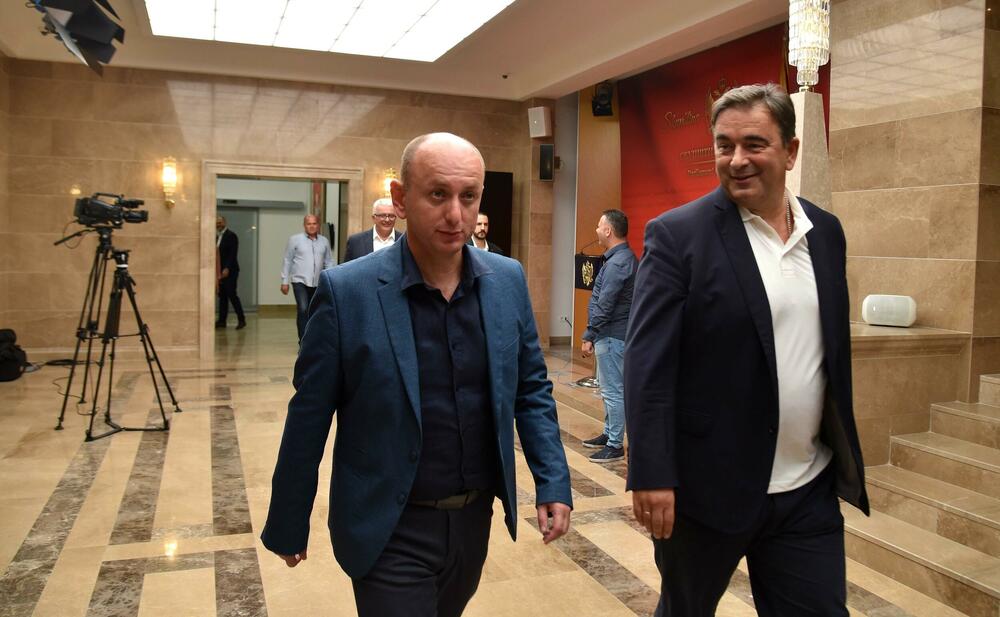 <p>Lider Nove srpske demokratije Andrija Mandić kazao je da se o lideru Demosa Miodragu Lekiću raspravljalo kao mandataru, i da je postignut visok nivo saglasnosti</p>