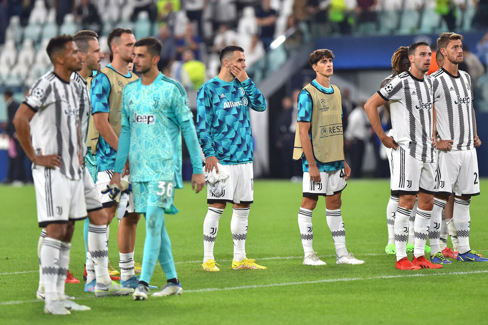 Fudbaleri Juventusa nakon utakmice sa Benfikom, Foto: Reuters