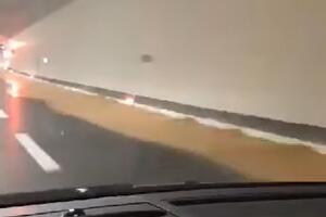 VIDEO Potok u tunelu na auto-putu, jedna traka pod vodom