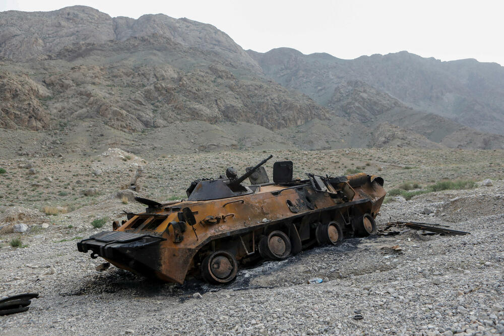 Oklopni transporter vojske Kirgistana u provinciji Batken, Foto: Reuters