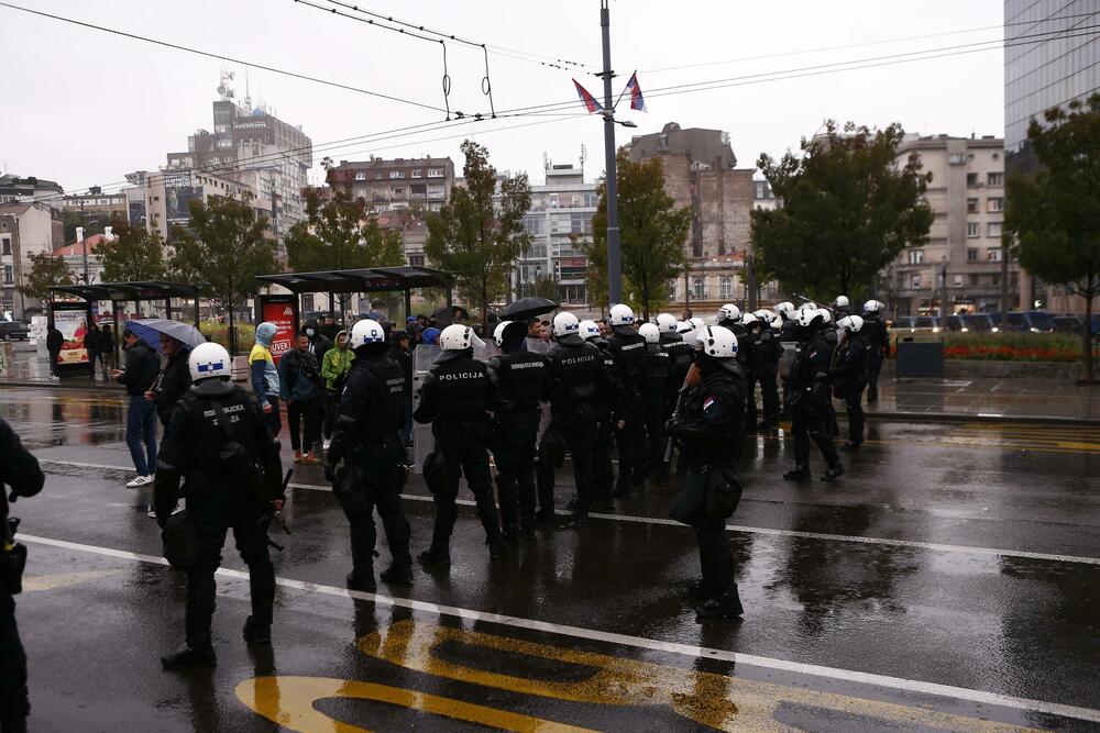 <p>MUP Srbije je saopštio da je do 15 časova privedena 31 osoba zbog narušavanja javnog reda i mira</p>