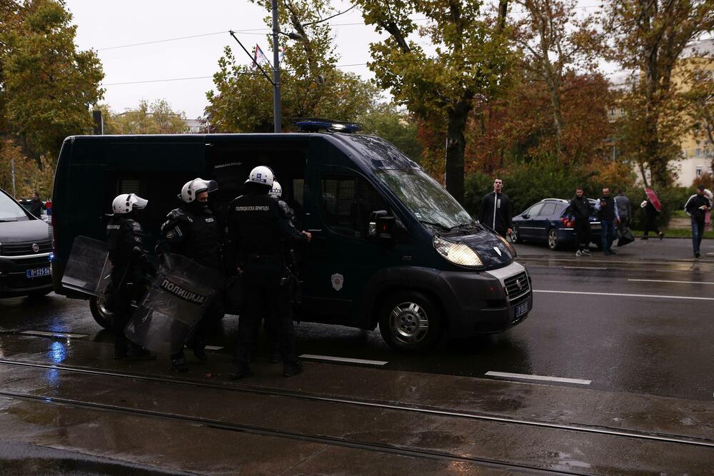 <p>MUP Srbije je saopštio da je do 15 časova privedena 31 osoba zbog narušavanja javnog reda i mira</p>