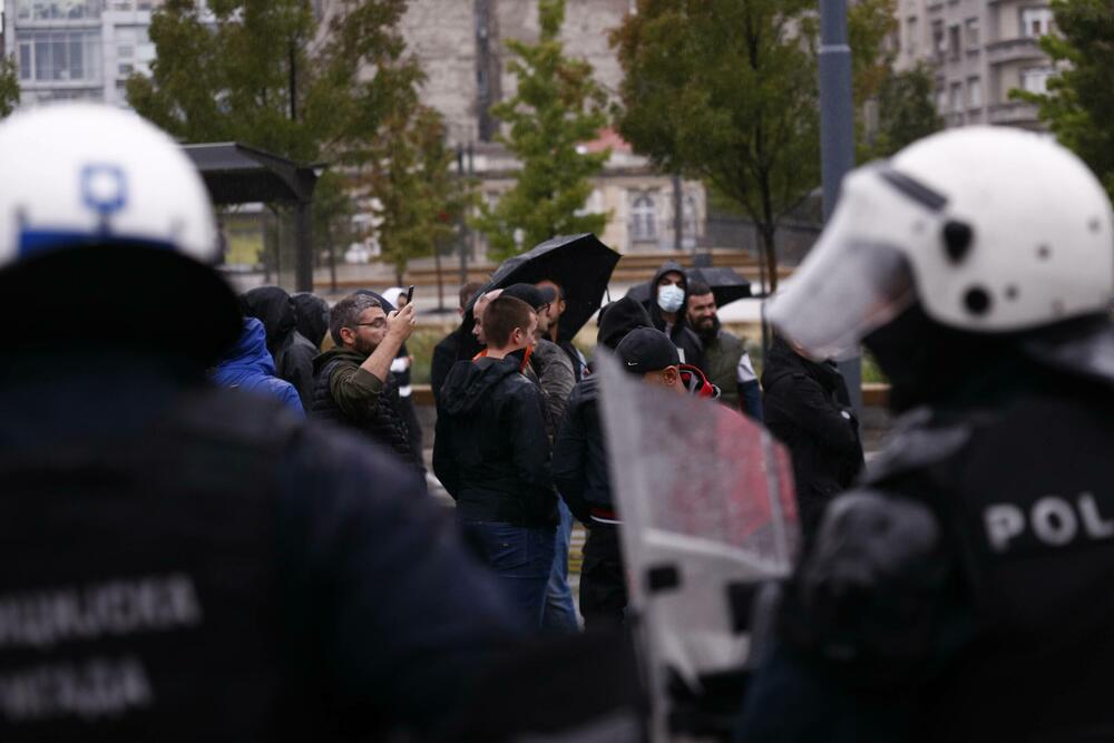 <p>MUP Srbije je saopštio da je do 15 časova privedena 31 osoba zbog narušavanja javnog reda i mira</p>