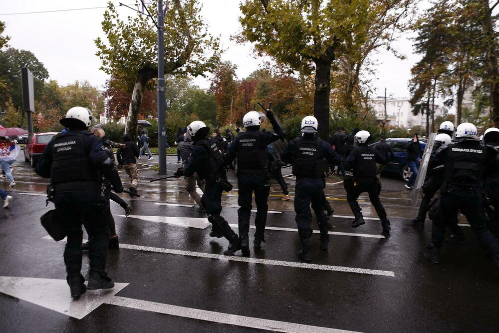 <p>MUP Srbije je saopštio da je do 15 časova privedena 31 osoba zbog narušavanja javnog reda i mira</p>