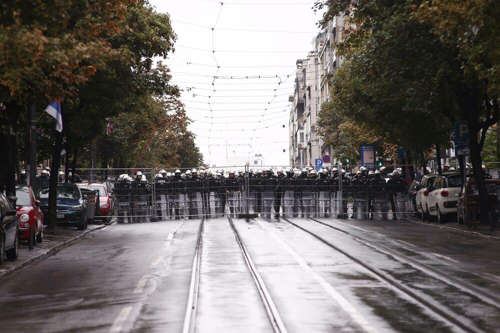 <p>MUP Srbije je saopštio da je do 15 časova privedena 31 osoba zbog narušavanja javnog reda i mira</p>