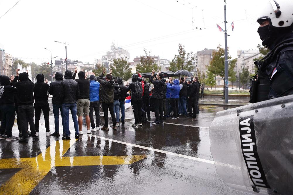 <p>MUP Srbije je saopštio da je do 15 časova privedena 31 osoba zbog narušavanja javnog reda i mira</p>