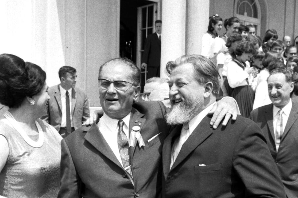 Jovanka, Tito i Božidar Jakac na svečanosti ispred Bijelog dvora u Beogradu, Foto: Stevan Kragujević