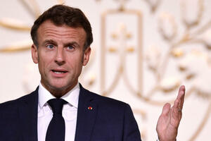 Francuska vlada nepopustljiva uoči glasanja o povjerenju