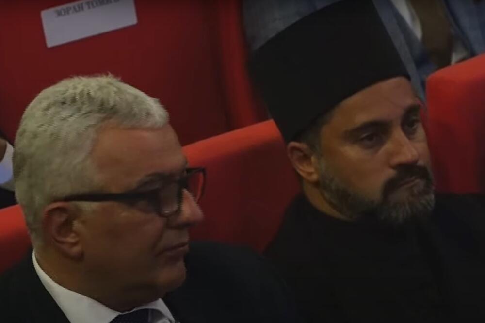 Backović (desno) na svečanosti u Nikšiću, Foto: Screenshot/Youtube/TV Nikšić
