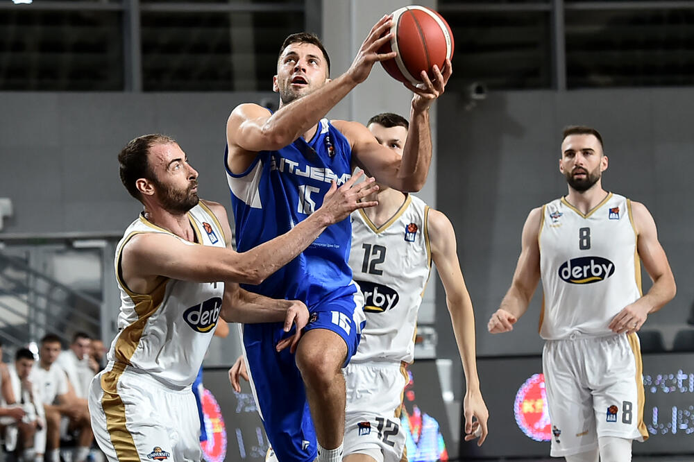 Vladimir Tomašević na večerašnjem meču, Foto: KSCG