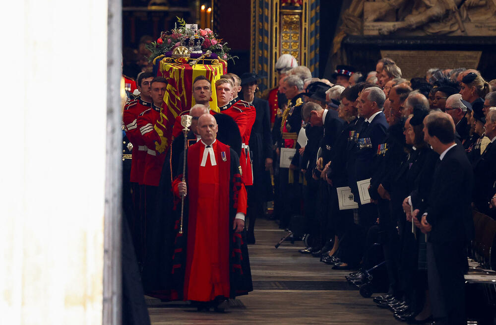 <p>Sahrana kraljice je prva državna sahrana u Velikoj Britaniji od smrti premijera Vinstona Čerčila 1965. godine</p>