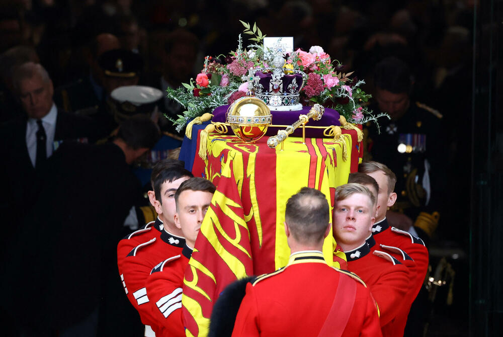 <p>Sahrana kraljice je prva državna sahrana u Velikoj Britaniji od smrti premijera Vinstona Čerčila 1965. godine</p>