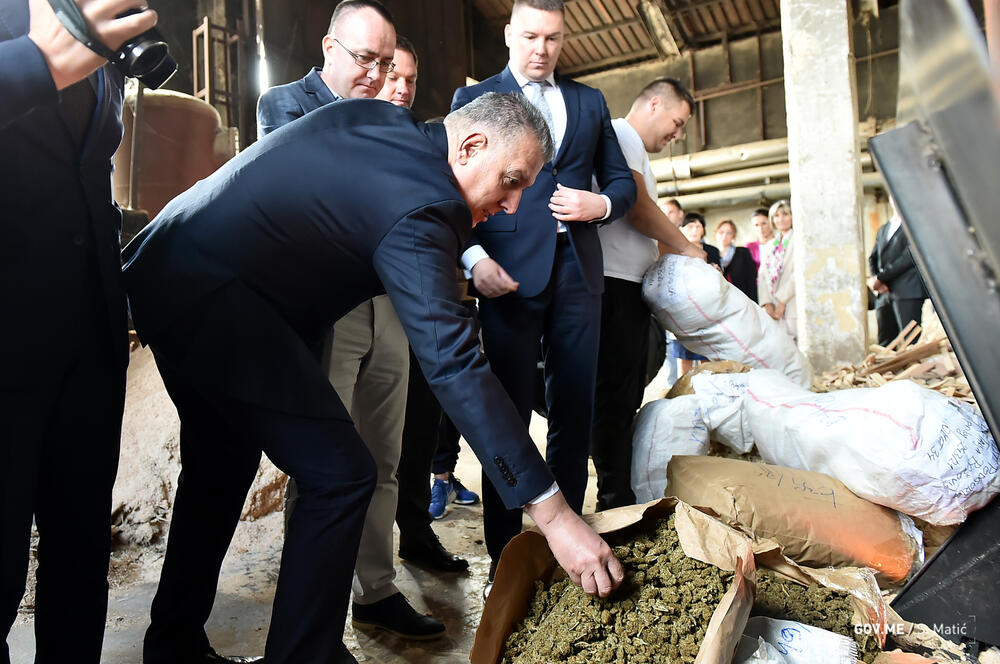 <p>"Pokazujemo da smo kredibilan partner kojem se vjeruje, imamo ojačanu policijsku saradnju sa državama regiona i EU, a u narednom periodu pred nama je još izazova, koje ćemo, uvjeren sam, uspješno prevazilaziti"</p>