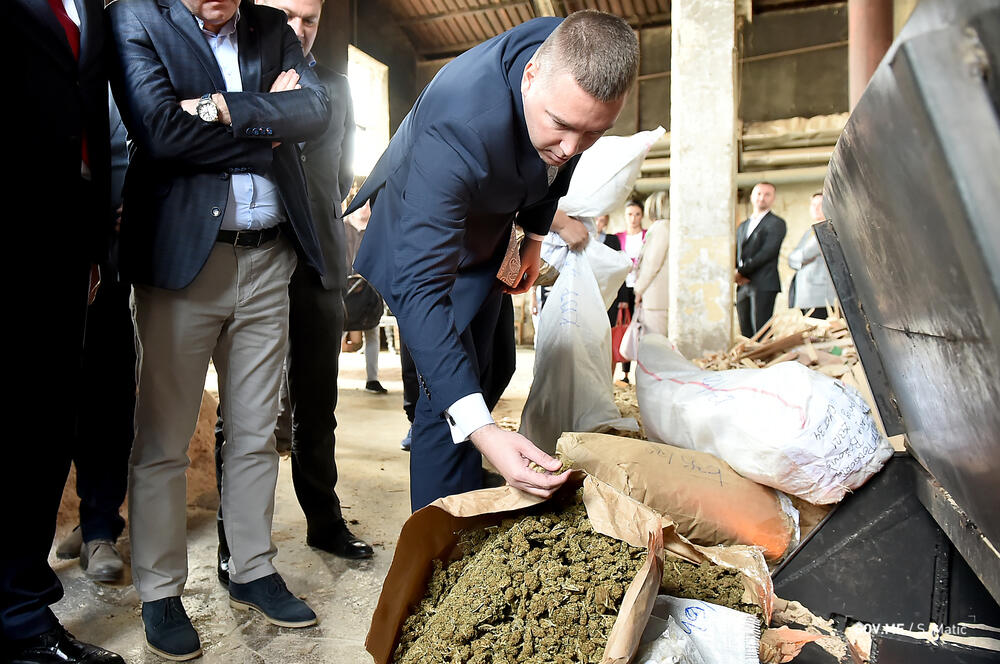 <p>"Pokazujemo da smo kredibilan partner kojem se vjeruje, imamo ojačanu policijsku saradnju sa državama regiona i EU, a u narednom periodu pred nama je još izazova, koje ćemo, uvjeren sam, uspješno prevazilaziti"</p>