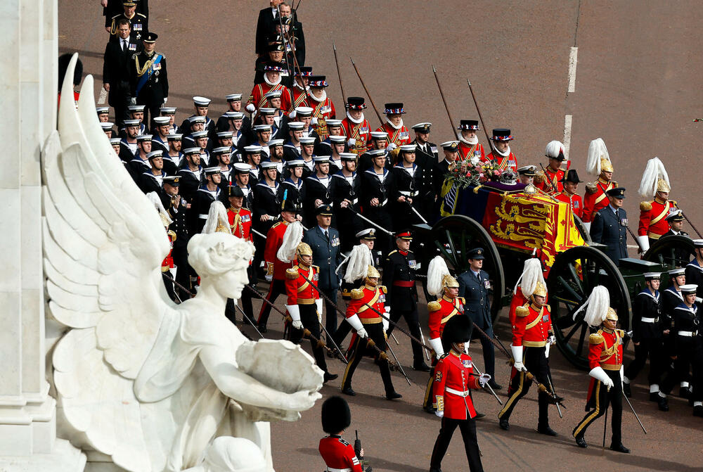 <p>Sahrana kraljice je prva državna sahrana u Velikoj Britaniji od smrti premijera Vinstona Čerčila 1965. godine</p>