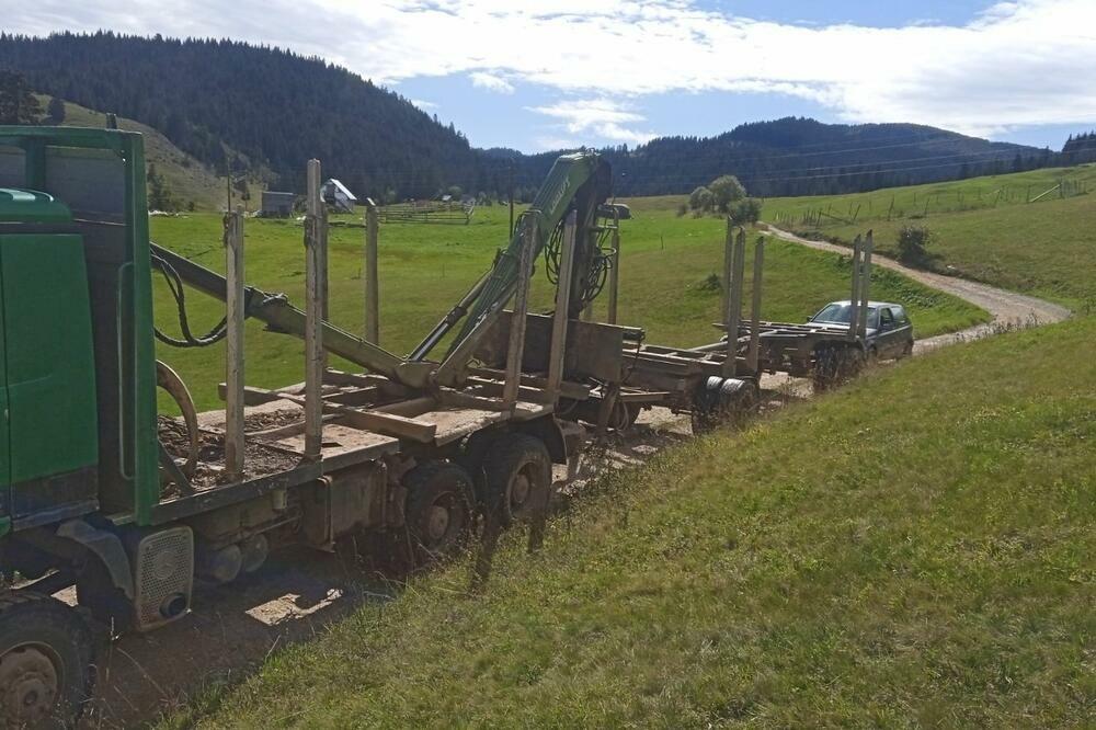 Kamioni koncesionara zaustavili saobraćaj, Foto: Privatna arhiva