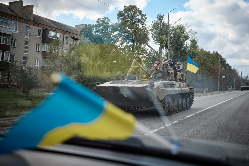 Ukrajinski vojnici u nedavno oslobođenom Kupjansku, Foto: Reuters