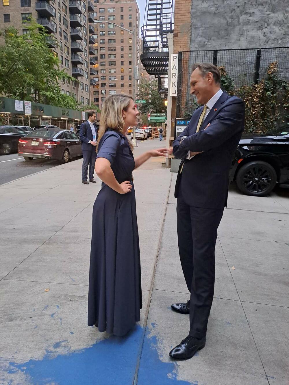 <p>Krivokapić je u Njujorku imao susrete sa generalnim sekretarom NATO-a Jensom Stoltenbergom i šefovima diplomatija Kanade i Turske, Melani Džoli i Mevlutom Čavušogluom...</p>