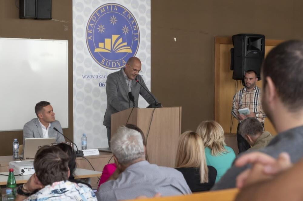 Božović za govornicom, Foto: Opština Budva