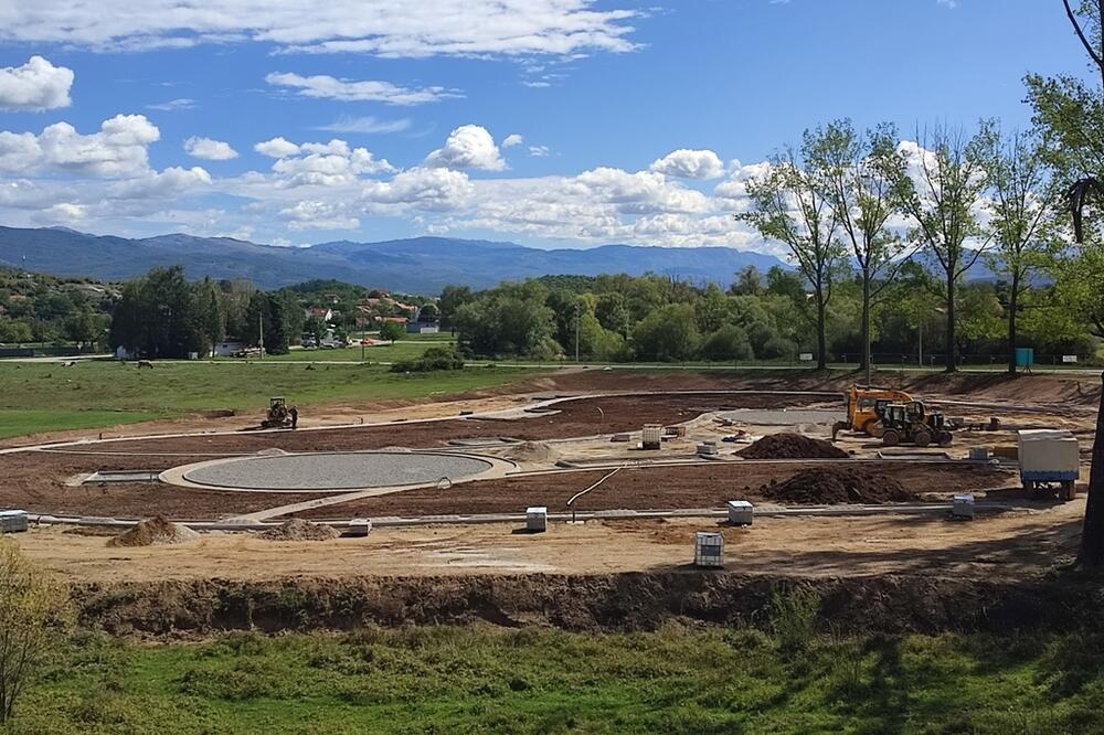 Renoviraju park nakon osam godina, Foto: Svetlana Mandić