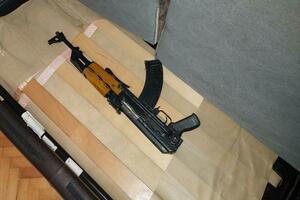 UP: Pronađena puška, pištolj i pilule u Podgorici, uhapšena jedna...