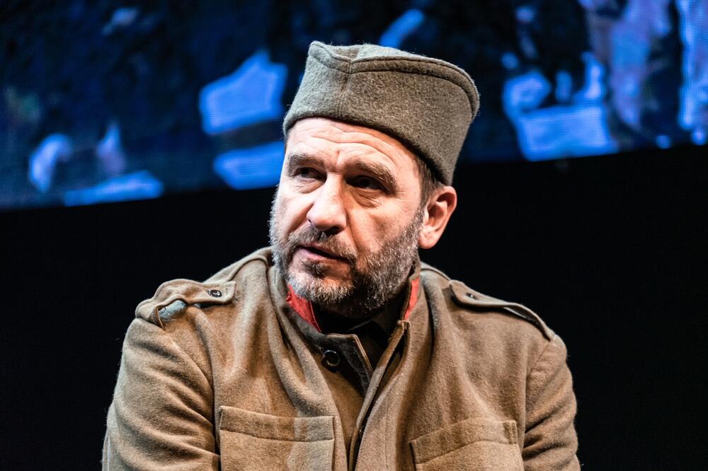 Nenad Jezdić u predstavi "Knjiga o Milutinu", Foto: Nikola Vukelić