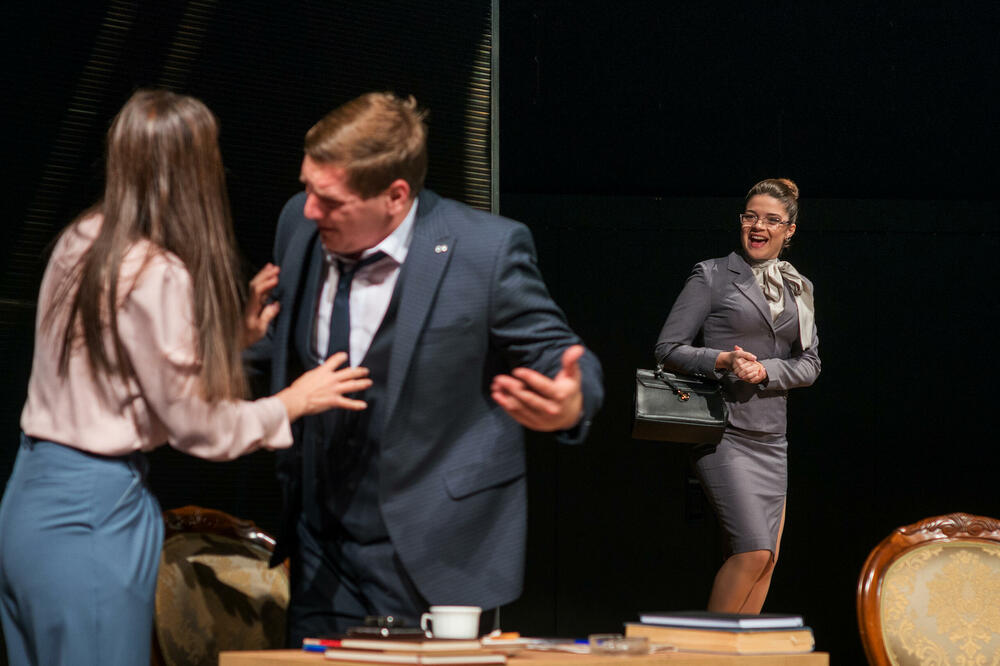 Scena iz nove predstave Nikšićkog pozorišta, Foto: Anka Gardašević